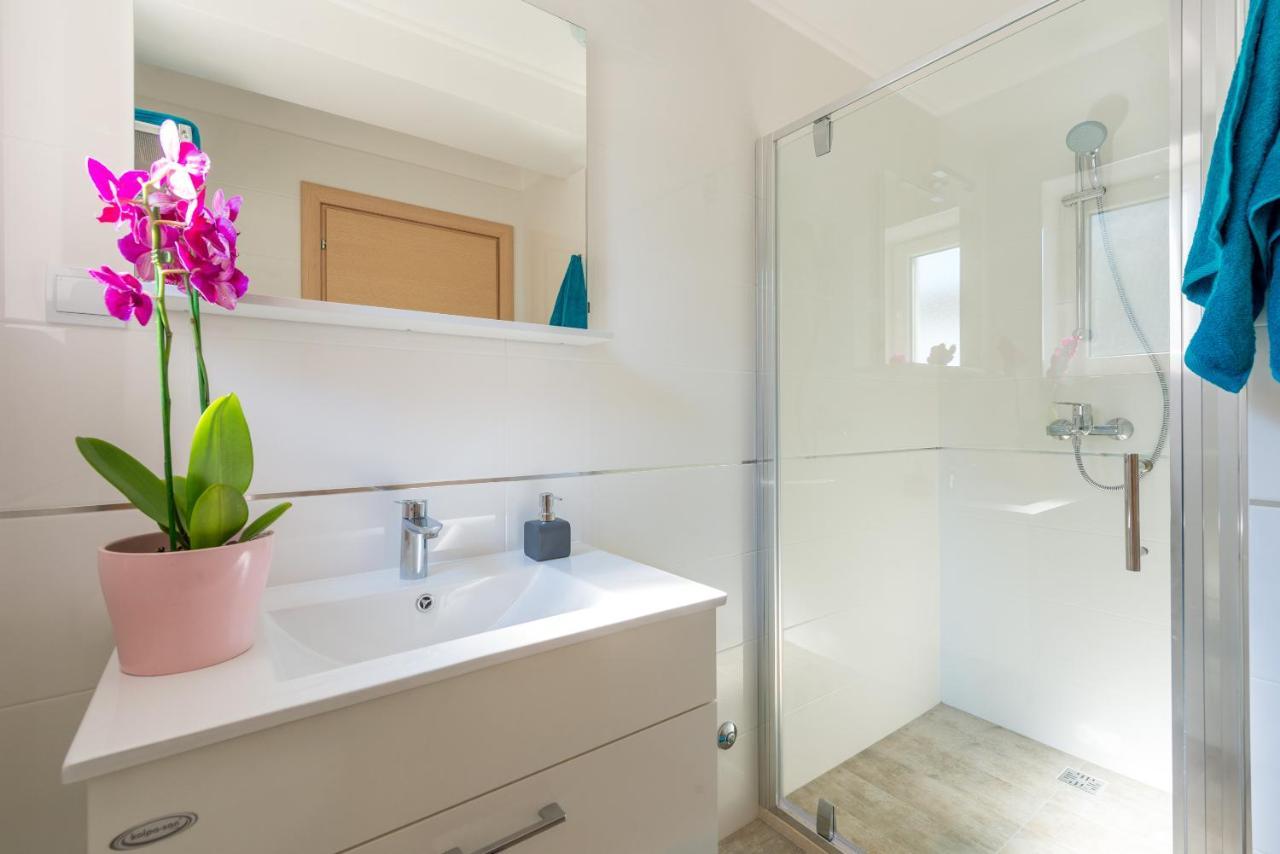 Mihaela & Brigita Bayview Studio Apartments Дубровник Екстериор снимка